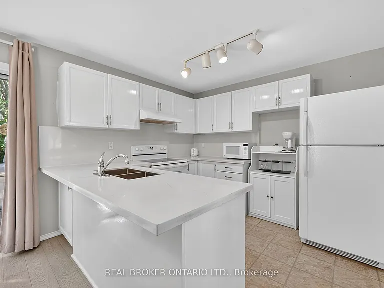 1895 Applewood Ave #UPPER — Photo 7
