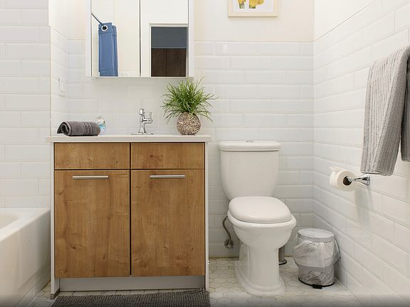 5th image of 517 W 45th St #3C
