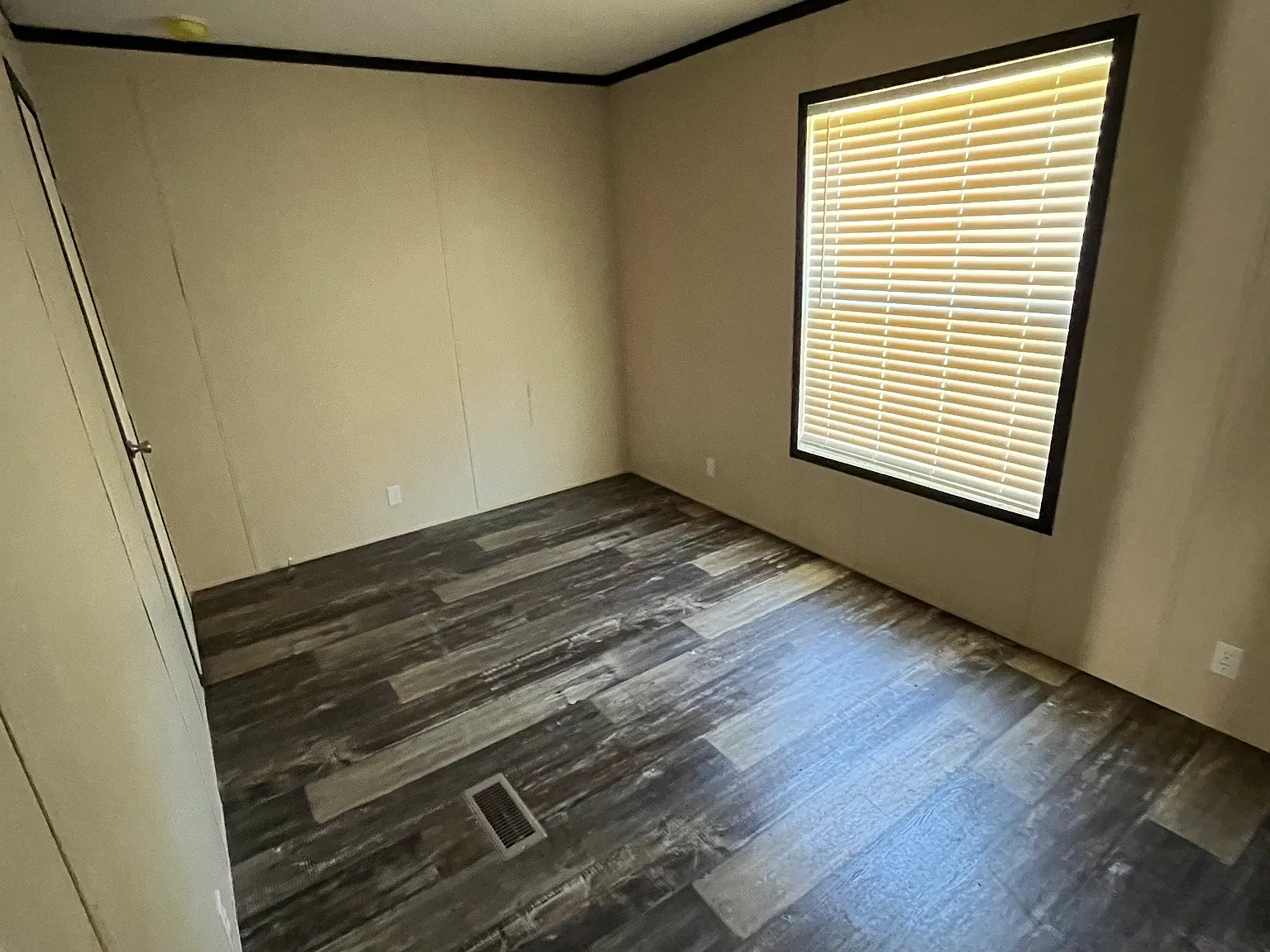 2 bed, $1,100 — Photo 2