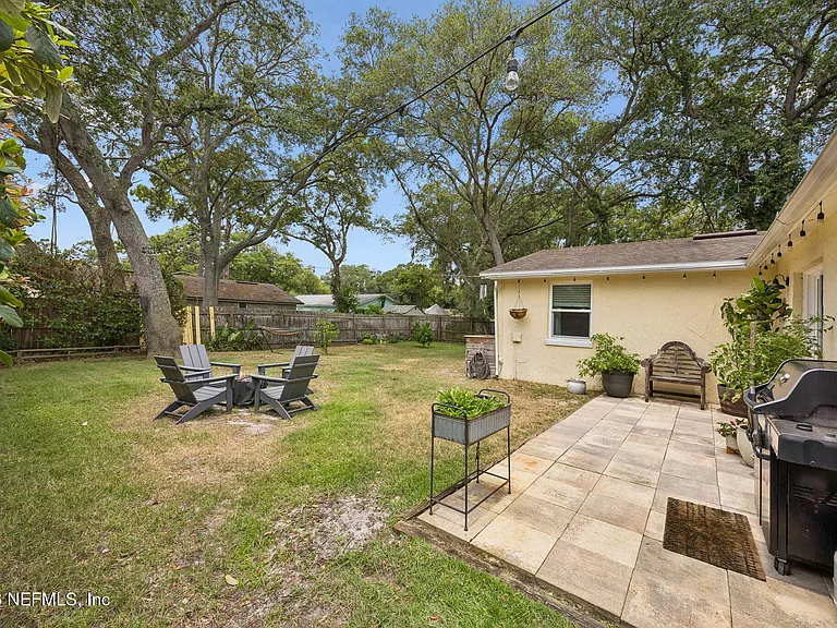 2638 Stern Dr N — Photo 22