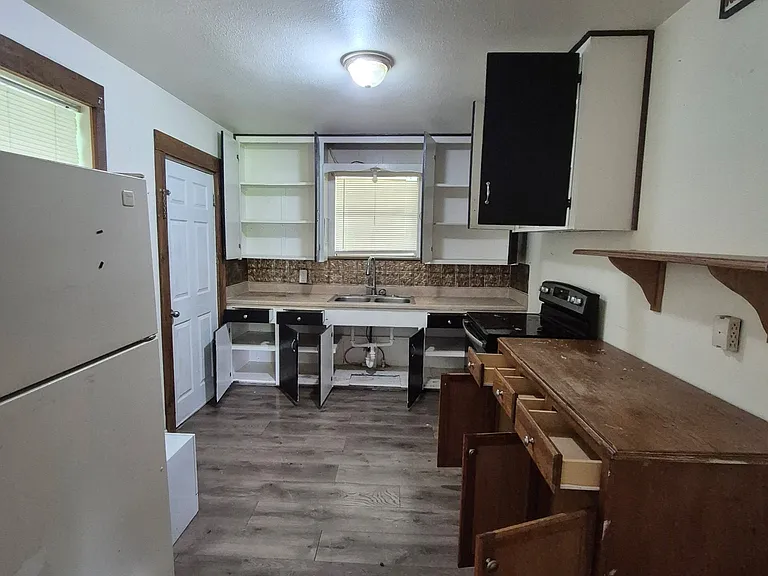 504 Brookman S — Photo 16