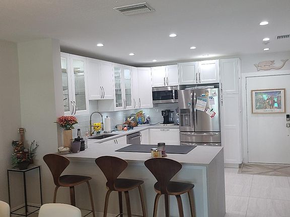 Large, open kitchen overlooking Gulf of Mexico