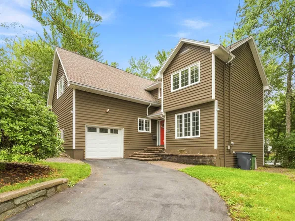 21 Forest Ln, Bedford, NS B4A 1H8