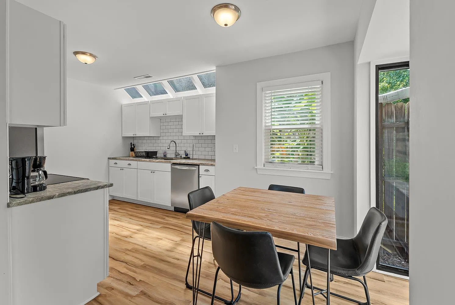 3 bed, 1219 sqft, $4,000 — Photo 1