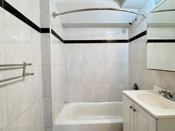 64-34 Grand Cent Parkway image 20 of 25