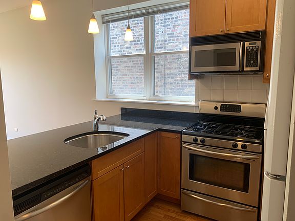 5th image of 804 W Buckingham Pl #3