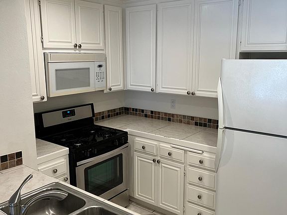 5th image of 1443 Barry Ave APT 101