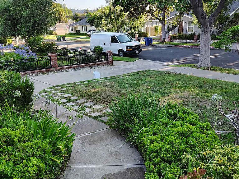 4734 Allott Ave — Photo 33