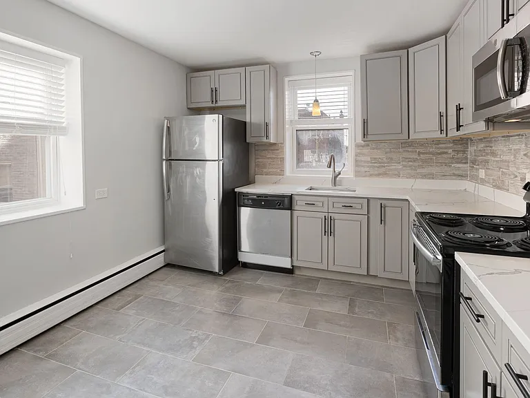 6120-6122 N Kenmore Ave #3W — Photo 4
