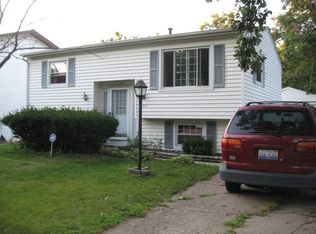 102 Walnut Dr, Streamwood, IL 60107