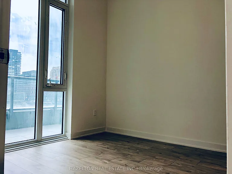 576 Front St W #201-E — Photo 11
