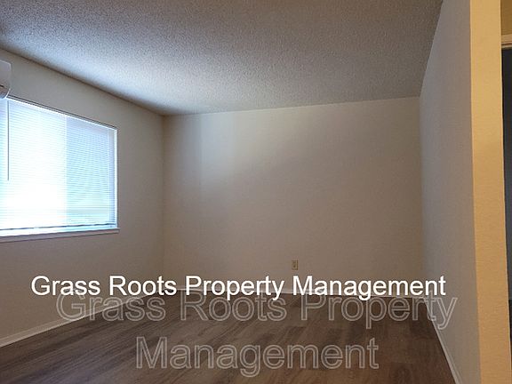 4th image of 1267 Live Oak Ln