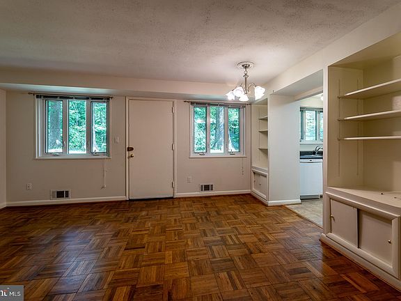 4th image of 10427 Montrose Ave APT 2