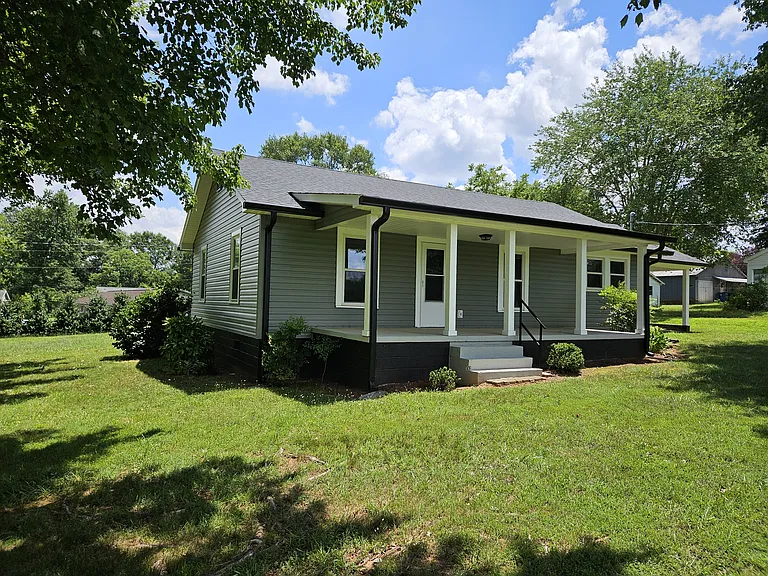 469 S Church St — Photo 3