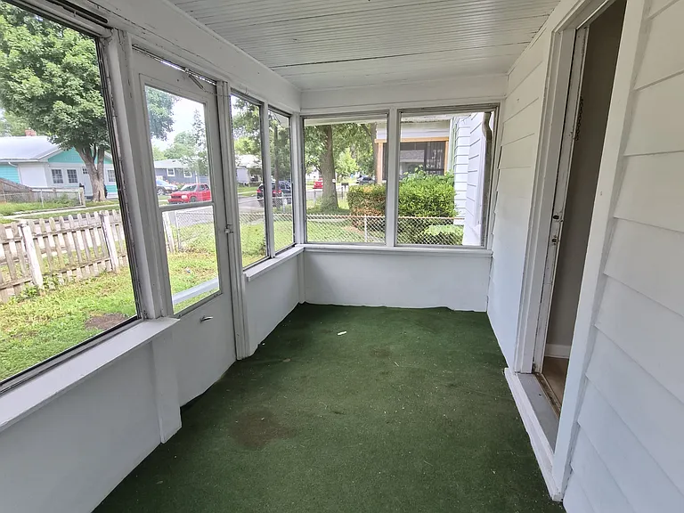 925 N Somerset Ave — Photo 7