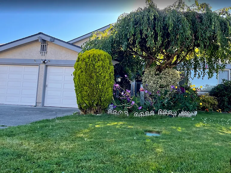 4600 Coventry Dr — Photo 2