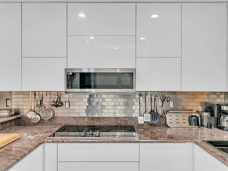2080 W 1st St — Photo 5