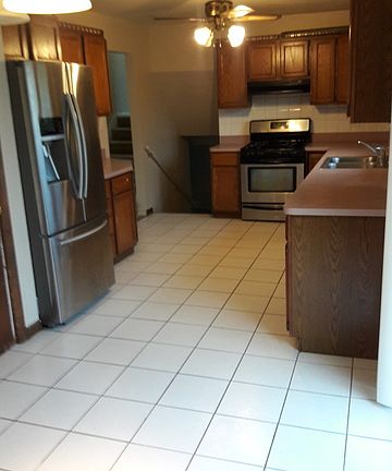 2nd image of 89 E Altgeld Ave