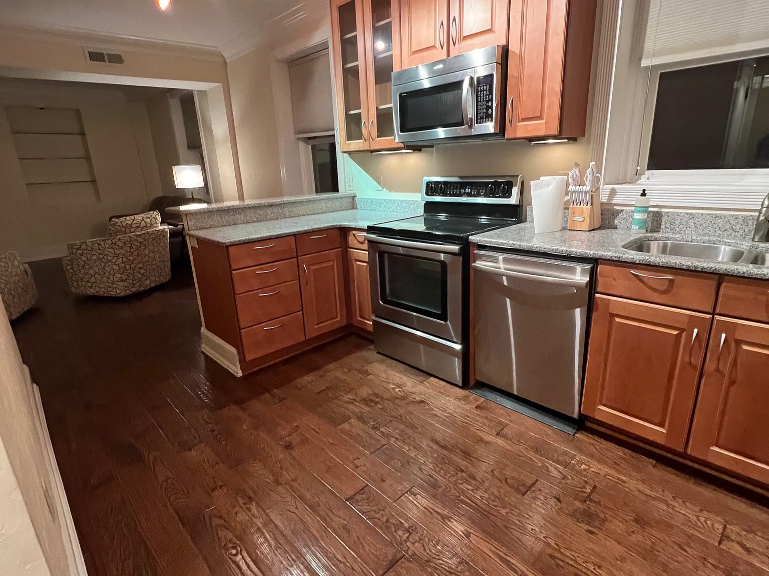 1 bed, 1.5 bath, 706 sqft, $1,600 — Photo 1