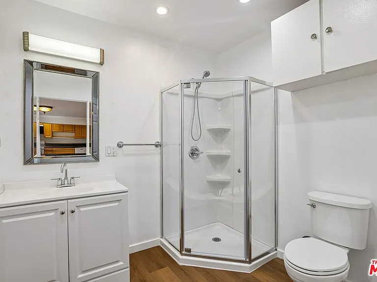 6727 1/2 Orion Ave — Photo 20