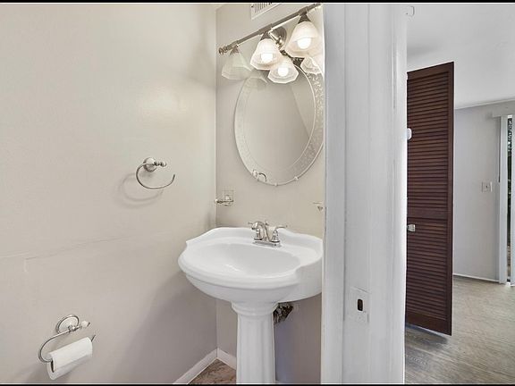 4th image of 12132 Pepperdine Pl