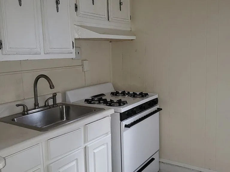 1320 Linden St #B — Photo 2