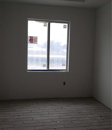 2nd image of 468 NE Juanita Pl