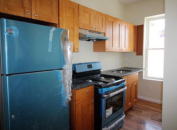 2nd image of 947 Avenue Street John #4B