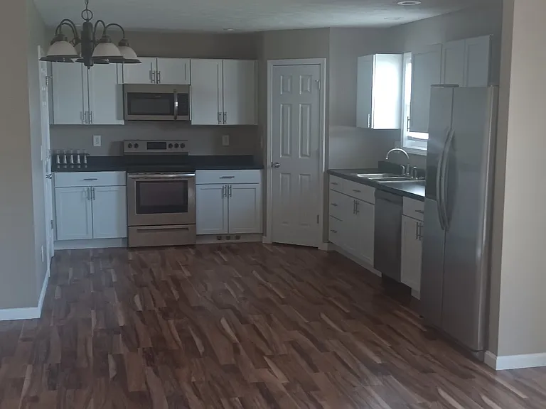 7609 Heim Rd — Photo 2