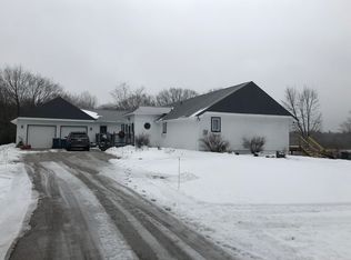 2562 N Lakeshore Dr, Ludington, MI 49431