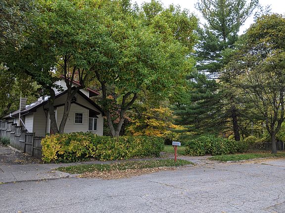 2nd image of 1715 Roseneath Ave