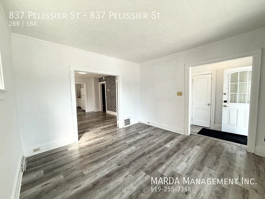 Charming 2 Bed/1 Bath Main Floor Unit Downtown - All Inclusive! — Photo 4