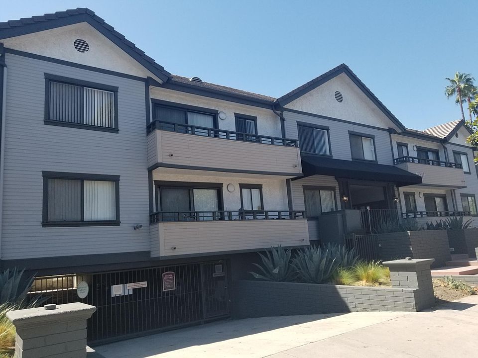 1st image of 6615 Woodman Ave #208