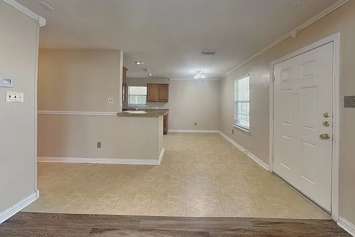 709 Pride Ct — Photo 3