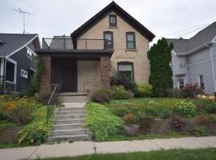 242 N 10th Ave, West Bend, WI 53095