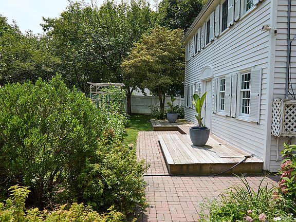 4th image of 188 Compo Rd S