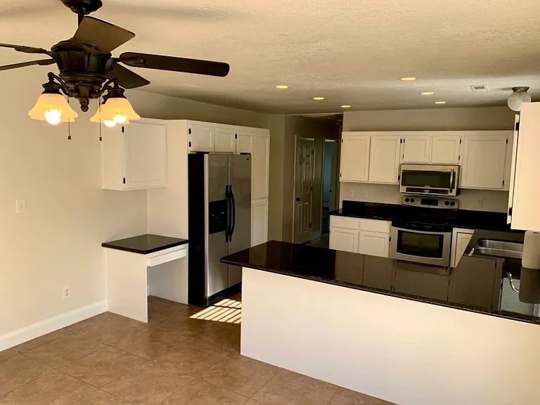1743 W Green Valley Ln — Photo 3