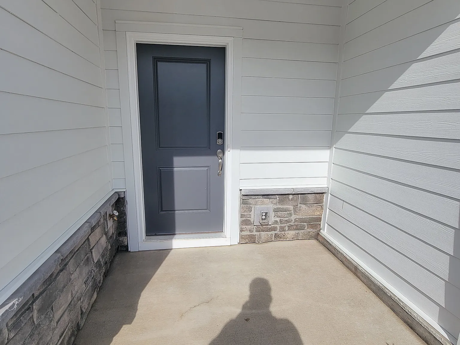 3 bed, 2.5 bath, 1601 sqft, $2,100 — Photo 2