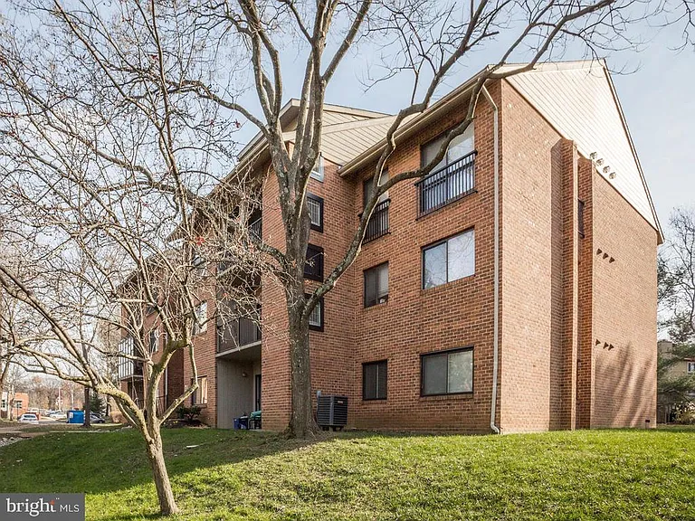304 Hilltop Ln #F — Photo 8
