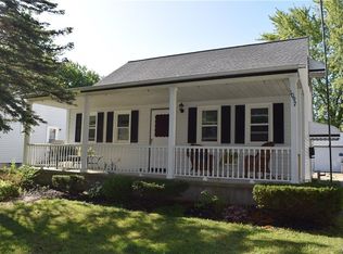 1097 Pioneer Dr, North Tonawanda, NY 14120