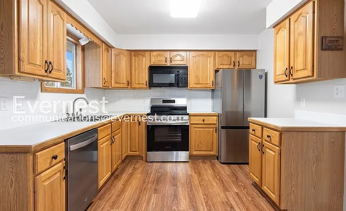 3 bed, 1.0 bath, 1392 sqft, $2,147 — Photo 4