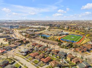 7450 Darcel Ave #12, Mississauga, ON L4T 2X7