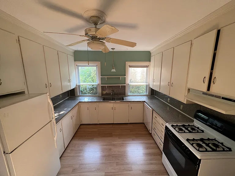 119 E Manning St #2 — Photo 3