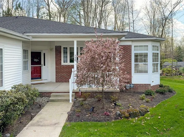 730 Woodlake Dr, Aurora, OH 44202