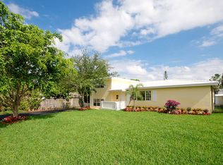 226 S Seacrest Cir, Delray Beach, FL 33444