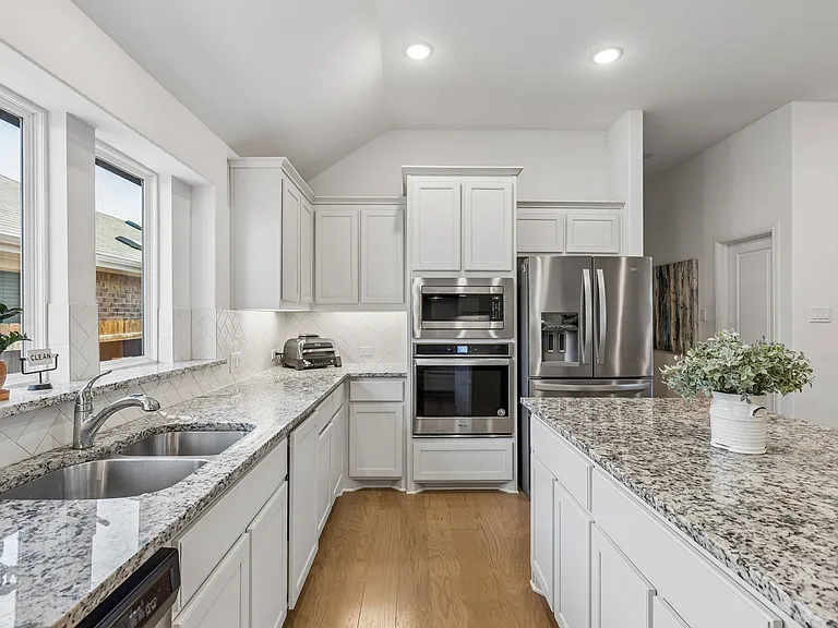 685 Coleman St — Photo 17
