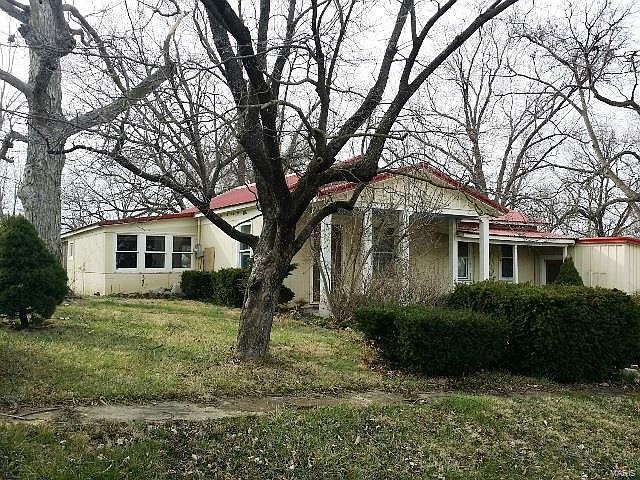 1st image of 109 S Oak St
