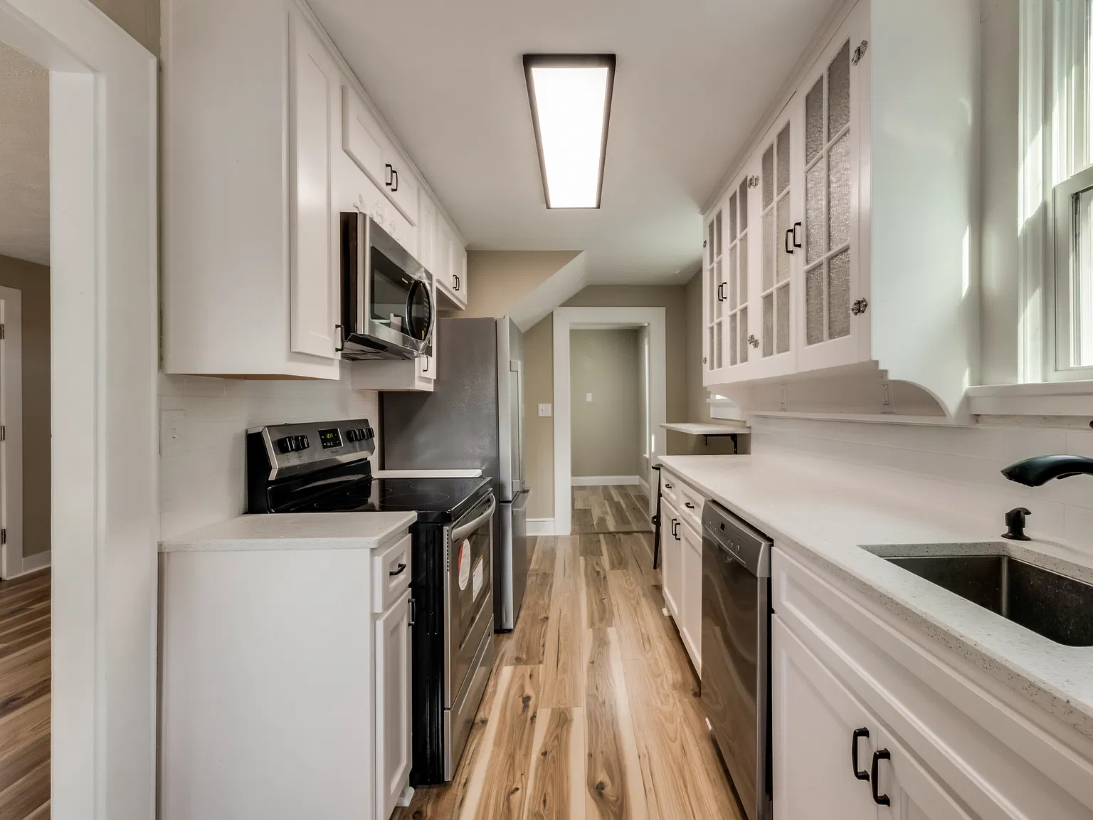 3 bed, 1300 sqft, $2,800 — Photo 4