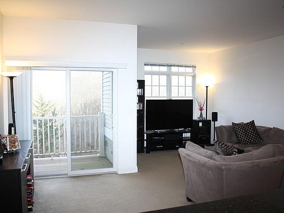 5th image of 614 Pond St Unit 2213
