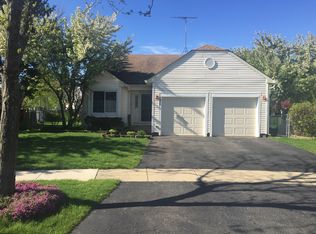 1909 Grosse Pointe Ct, Hanover Park, IL 60133